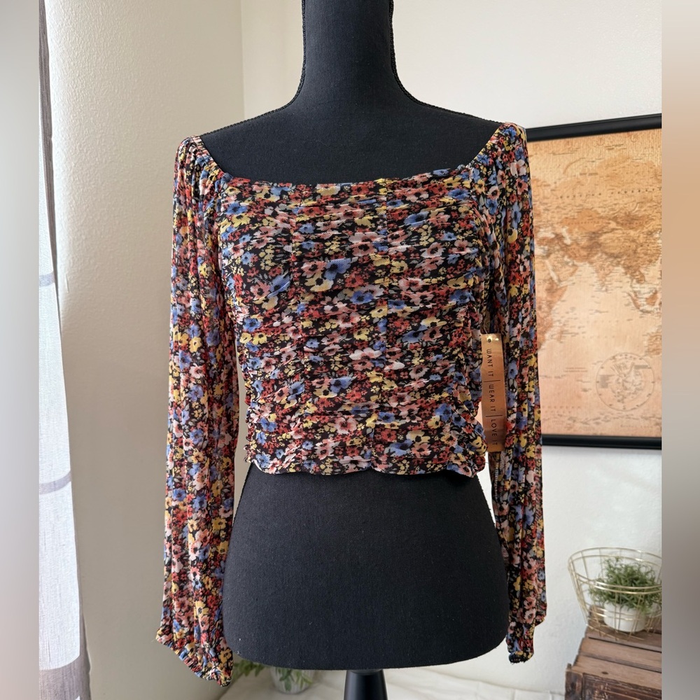 Almost Famous floral cropped top size large